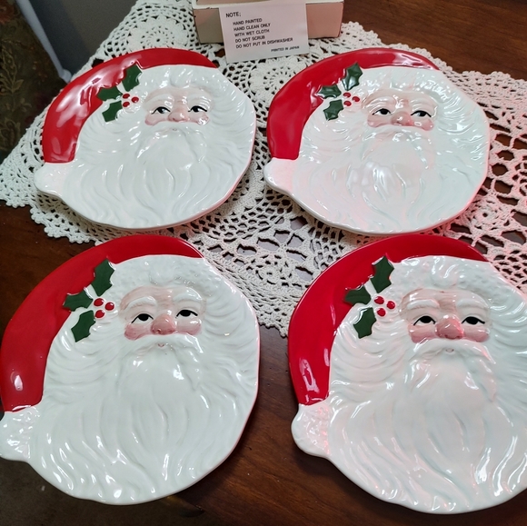 Festive Santa Claus Holiday Plates Set - Picture 1 of 4